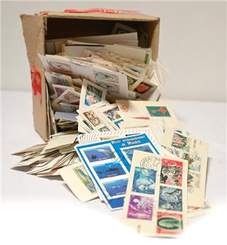 MONACO : 500g de timbres oblitérés sur fragments